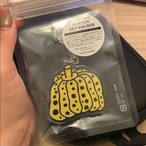 NWT YAYOI KUSAMA pumpkin key holder 2019